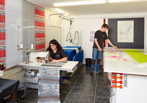 Hier werden die Gardinen und Stoffe verarbeitet.